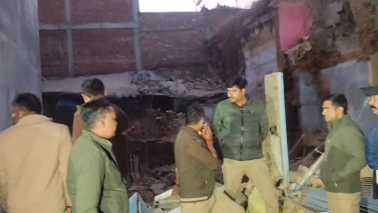 A dilapidated house collapses in Shahganj, three labourers rescued, search continues for one.