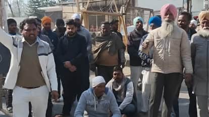 Relatives of two people killed in accident furious over failure to arrest accused blocked highway Jagraon