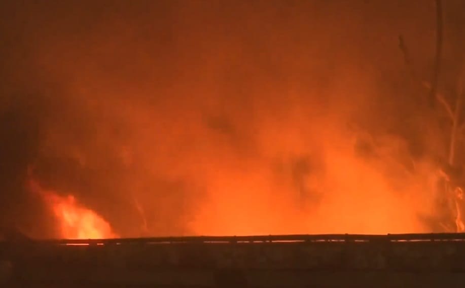 massive fire broke out in Safdarjung area six fire engines at the spot