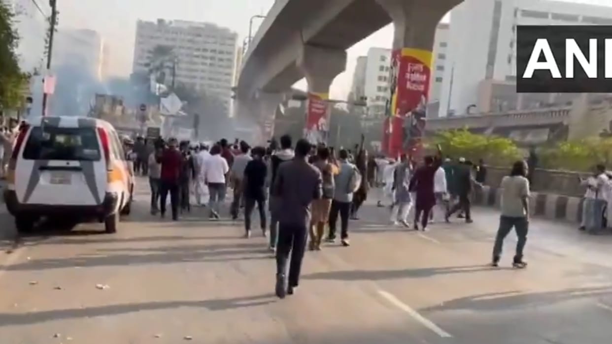 Inqilab Mancha activists injured in clash with police in Bangladesh