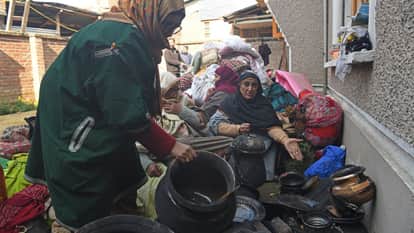 A massive fire broke out in Bagh-e-Yas in the Chattabal area of Batmalu in the city on Thursday morning.