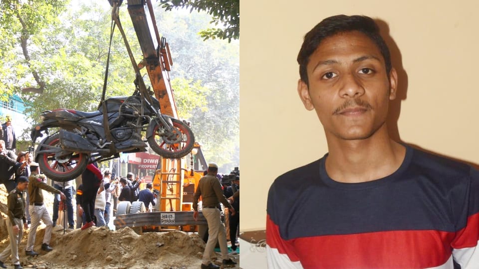 janakpuri biker death fall in pit delhi police fir
