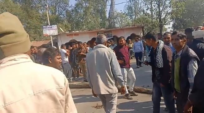 Kanpur Dehat auto rickshaw carrying school children collided with DCM one student died and three injured
