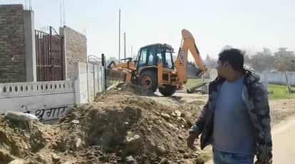 Kanpur KDA takes action at Ganga Barrage, bulldozes illegal plotting on 16 bighas of land