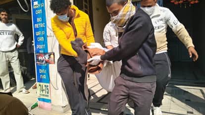 Hisar: The body of a Zomato delivery boy was found in a hotel in Hisar; police are investigating.