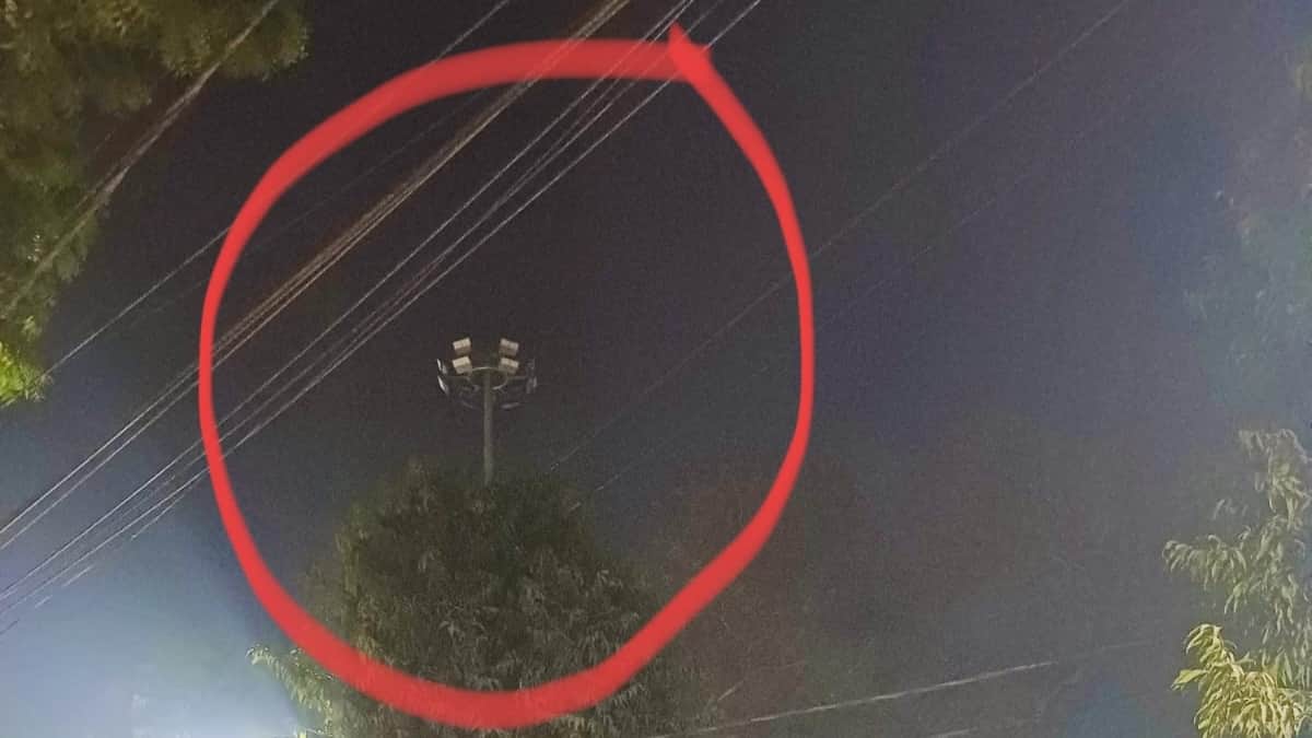 मढ़ौरा नगर पंचायत की हाई मास्ट लाइट बनी दिखावा