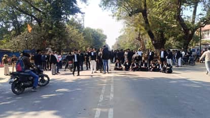 Prayagraj: Lawyers enraged over FIR, sit on protest in front of IG office, traffic disrupted