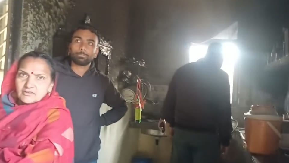 Baghpat: Fire broke out in the locked house of a female constable, loss worth lakhs