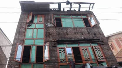 A massive fire broke out in Bagh-e-Yas in the Chattabal area of Batmalu in the city on Thursday morning.