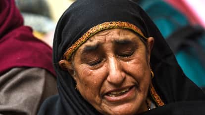 A massive fire broke out in Bagh-e-Yas in the Chattabal area of Batmalu in the city on Thursday morning.