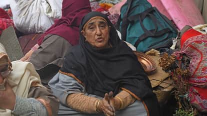 A massive fire broke out in Bagh-e-Yas in the Chattabal area of Batmalu in the city on Thursday morning.