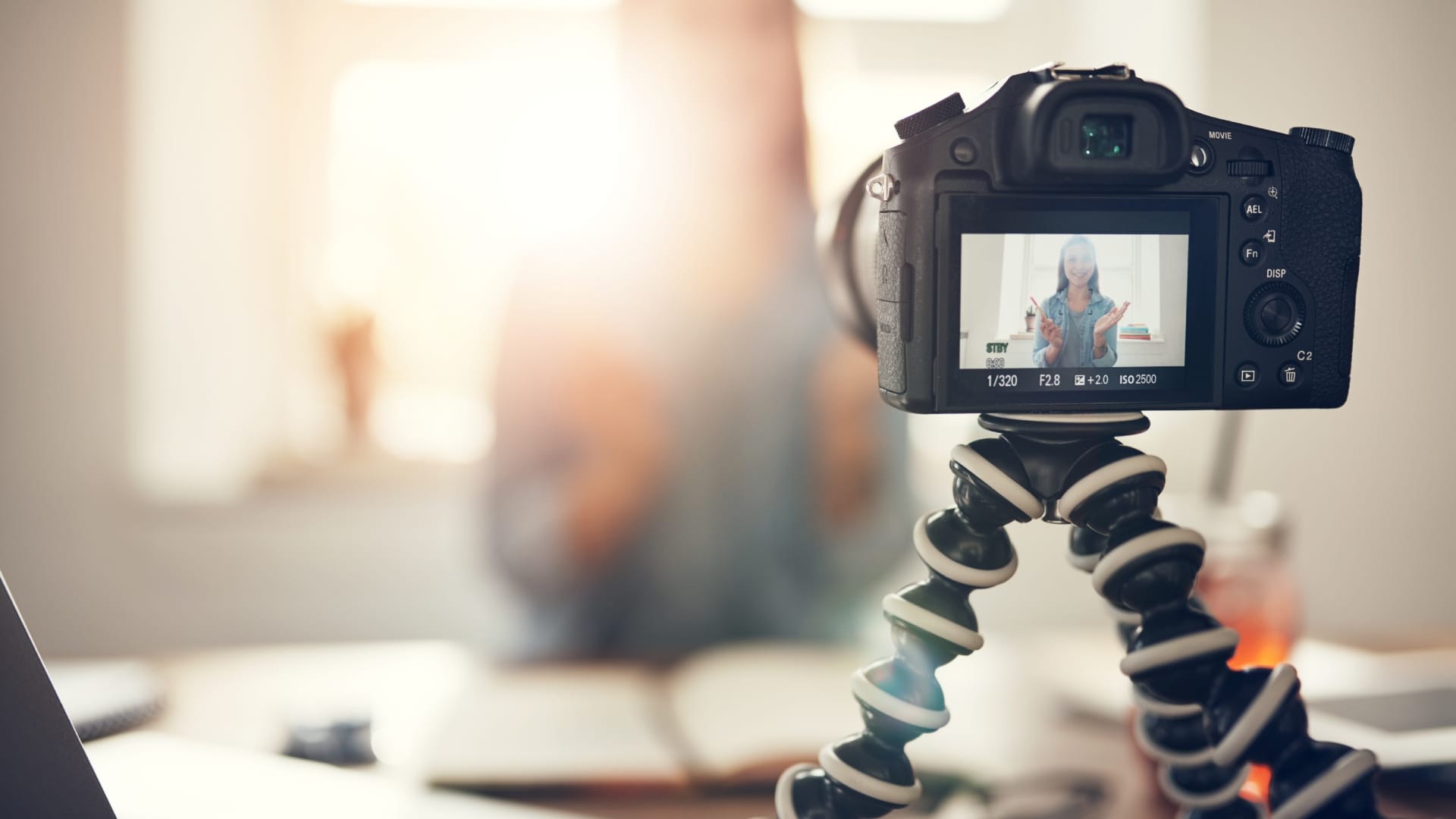 vlogging guide for beginners how to go viral on Instagram and YouTube for free
