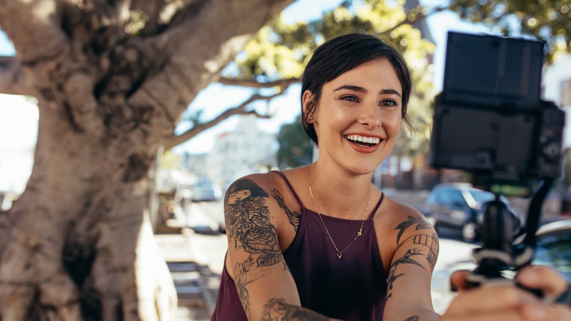 vlogging guide for beginners how to go viral on Instagram and YouTube for free