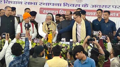 Lok Sabha Speaker Om Birla arrives at the Bihar Vidhan Sabha; events in the Central Hall: lecture, NDA