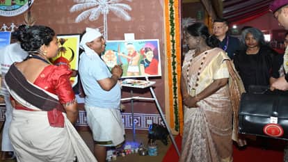 CG: President Draupadi Murmu was overwhelmed after witnessing Bastar Pandum, see here photos