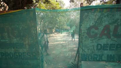 Delhi janakpuri pothole death Family members said mobile phone kept ringing all night