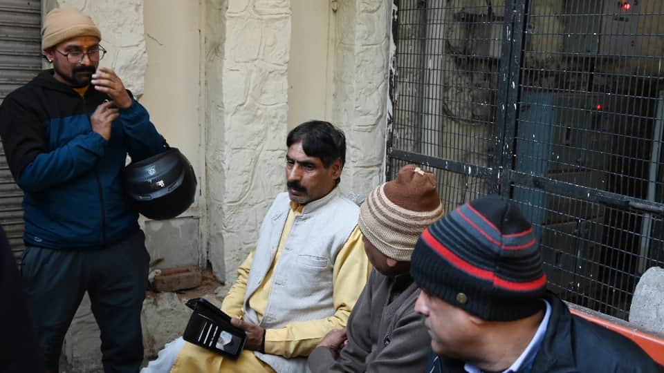 Delhi janakpuri pothole death Family members said mobile phone kept ringing all night