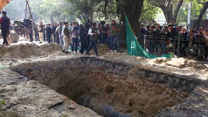 Delhi janakpuri pothole death Family members said mobile phone kept ringing all night