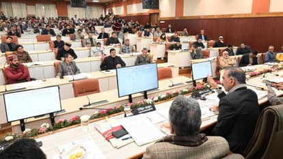 Himachal: सीएम सुक्खू ने इन विधायकों के साथ उनकी प्राथमिकताओं पर की चर्चा, जानें किसने क्या मांग रखी CM Sukhu said that the govt has generated revenue of Rs 26,683 crore from its own resources in three years.