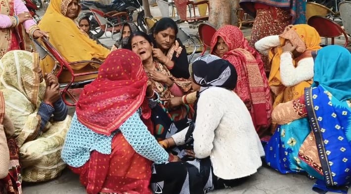 Hardoi Accident Couple run over by a pickup truck husband dies wife in critical condition