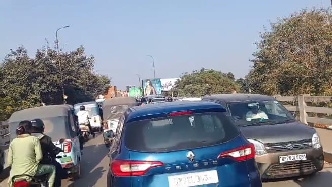 Kanpur People struggled with hours-long traffic jams on the new Ganga bridge two ambulances also got stuck