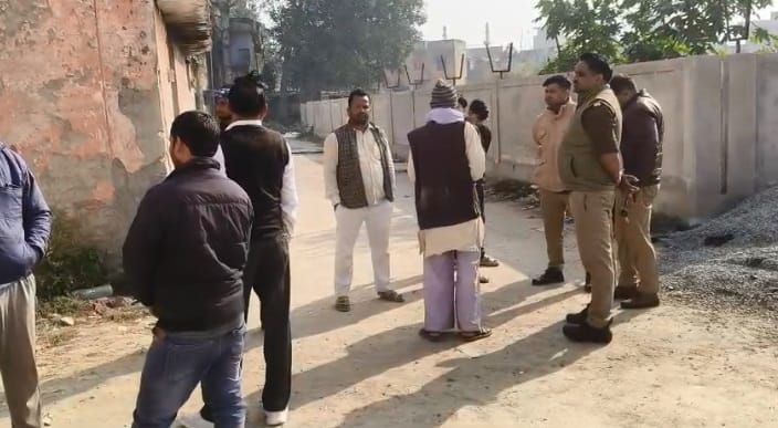 Hardoi Accident Speeding dump truck runs over motorcyclists brother sister and aunt died driver flees