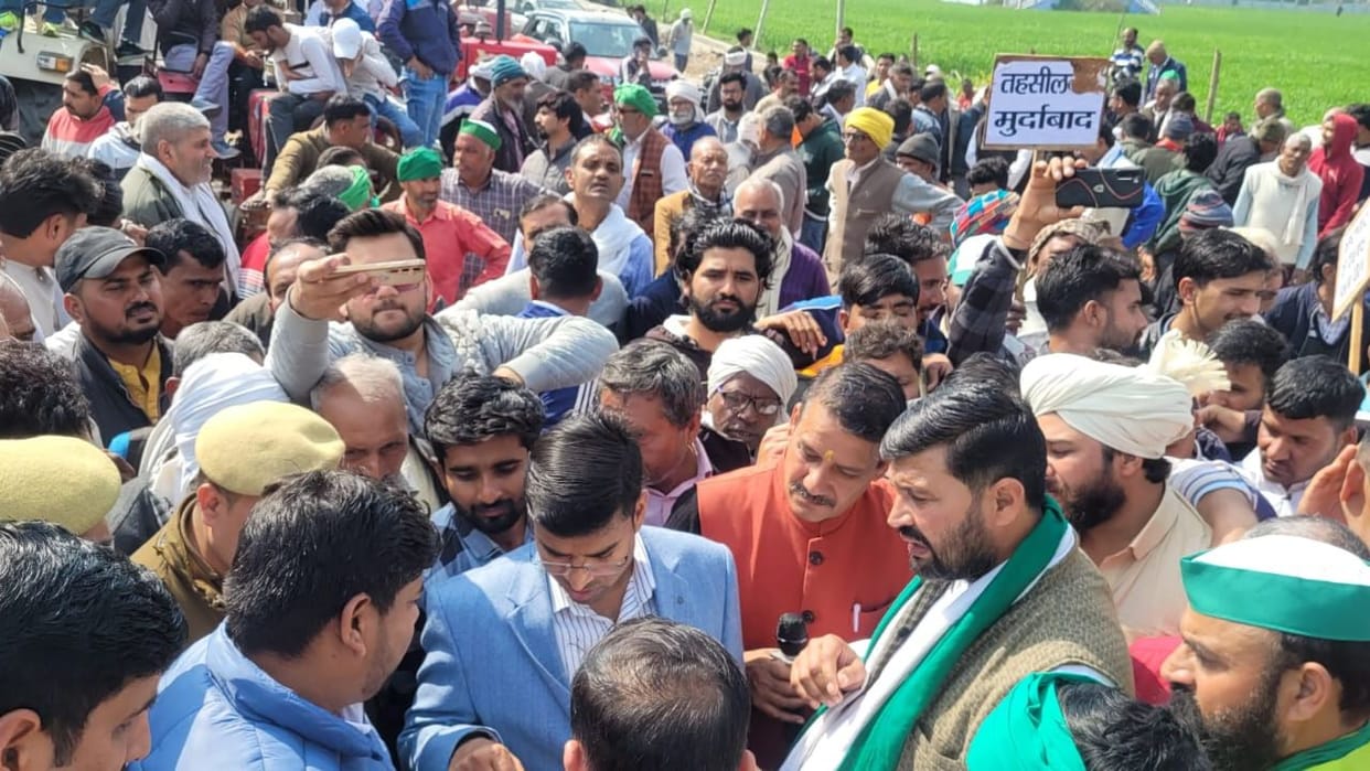 Farmers block road against Babban Chaudhary case in Khurja in Bulandshahr