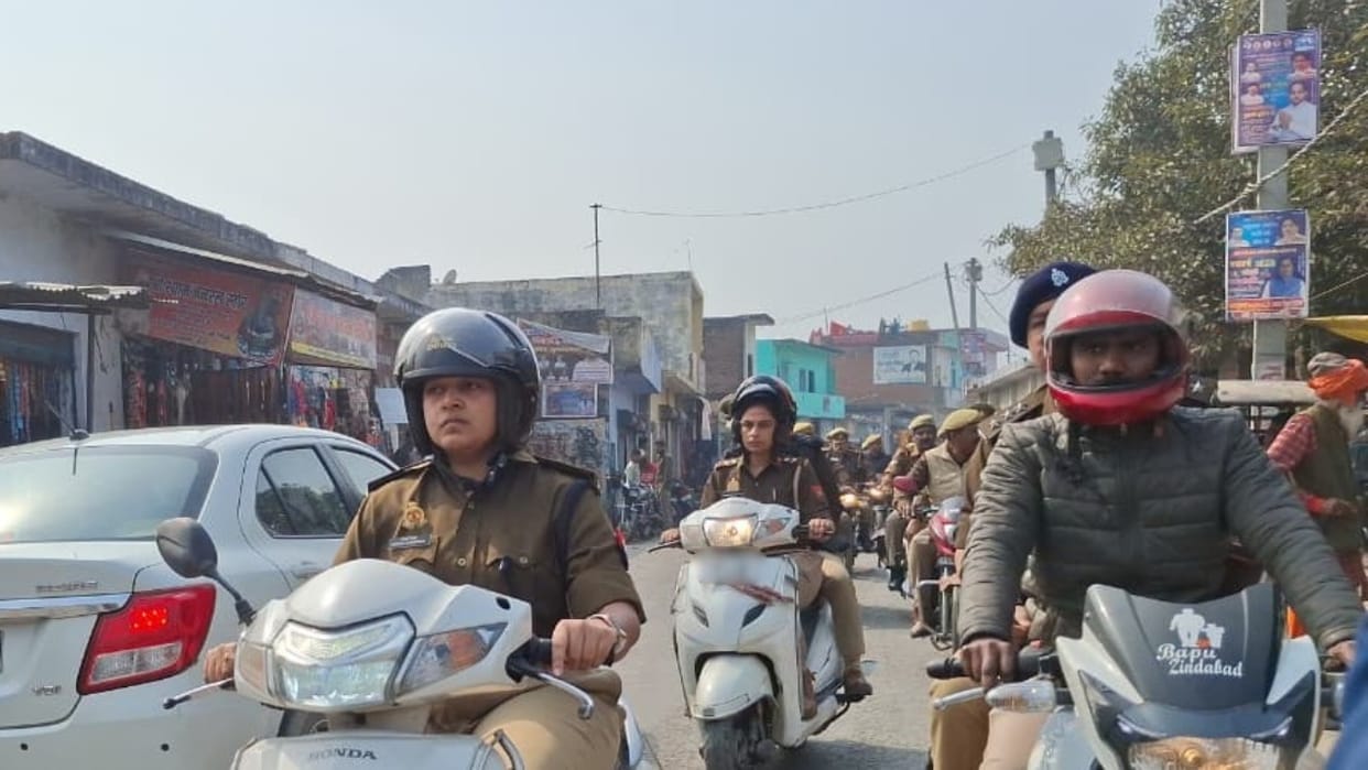 SP Rural went out on a scooter to inspect the route of the Laat Sahab Juloos in Shahjahanpur