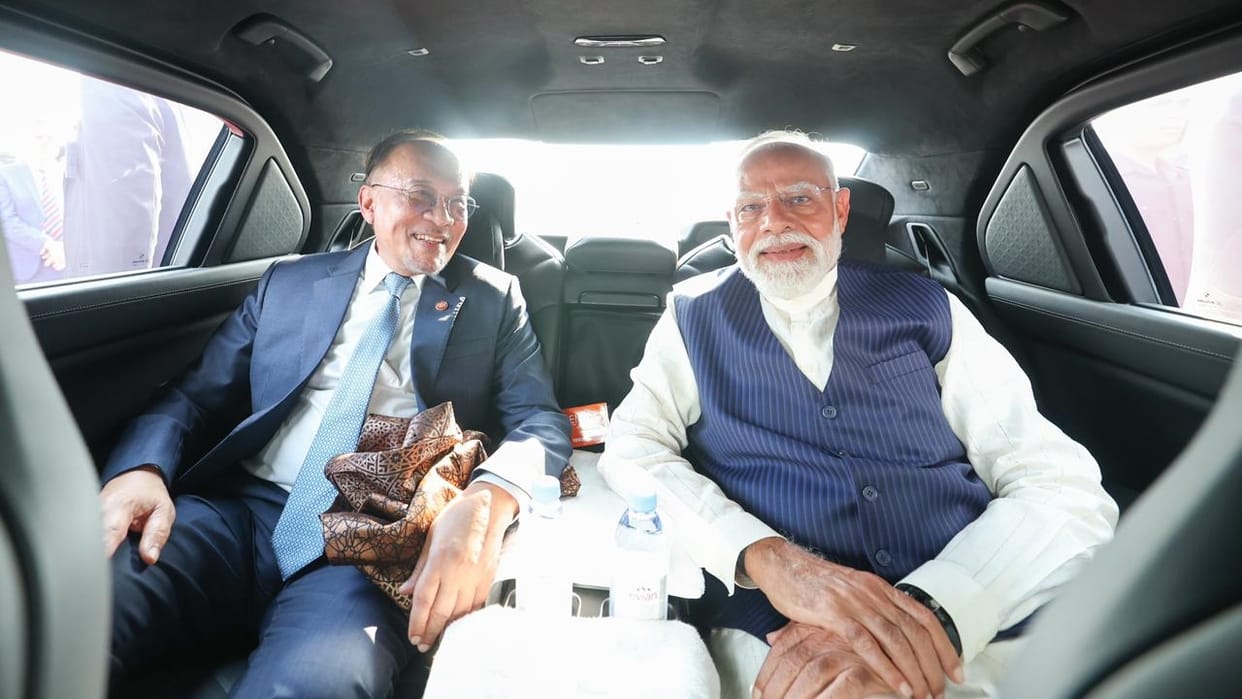 PM Modi Malaysia Visit Updates Kuala Lumpur Anwar Ibrahim welcome at airport India Malaysia Ties hindi news