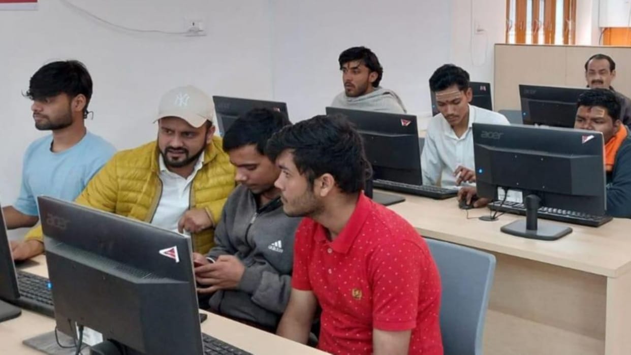 Sampurnanand Sanskrit University Students learning computer applications and AI in varanasi