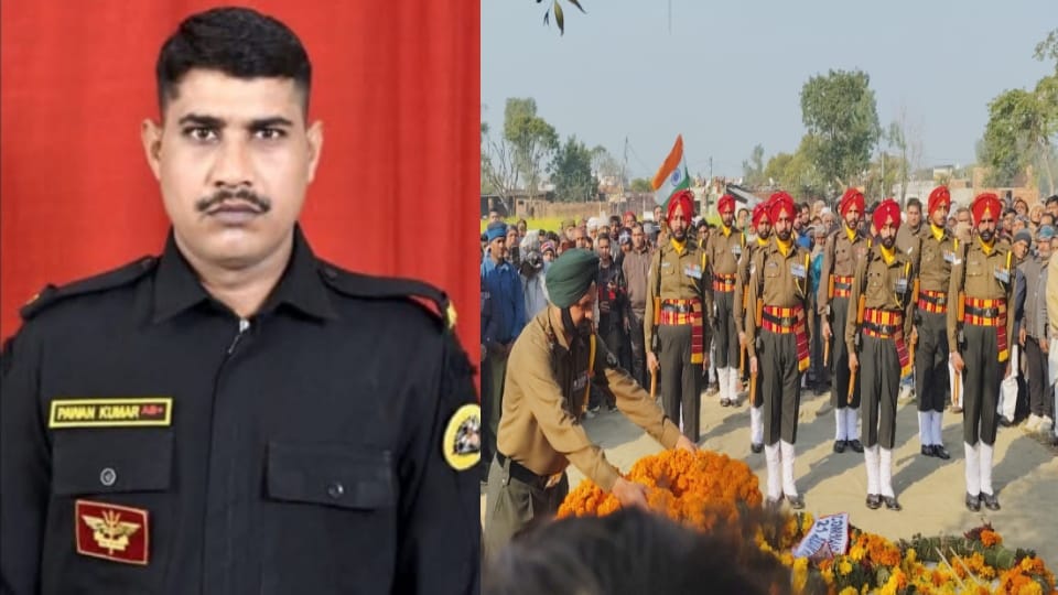 Meerut: Soldier Pawan Kashyap's body reaches village, villagers gather, son performs last rites