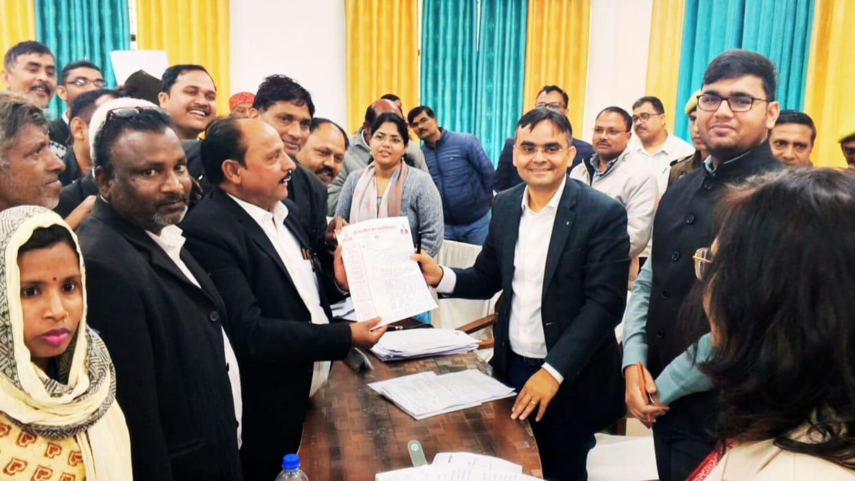 samadhan diwas Application filed for 26th time to remove encroachment from land in varanasi