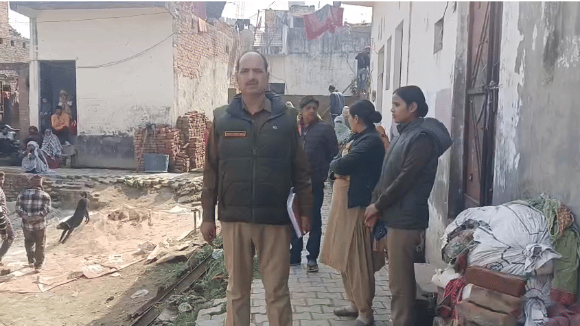 minor committed suicide by hanging himself in Pahasu police station area of Bulandshahr