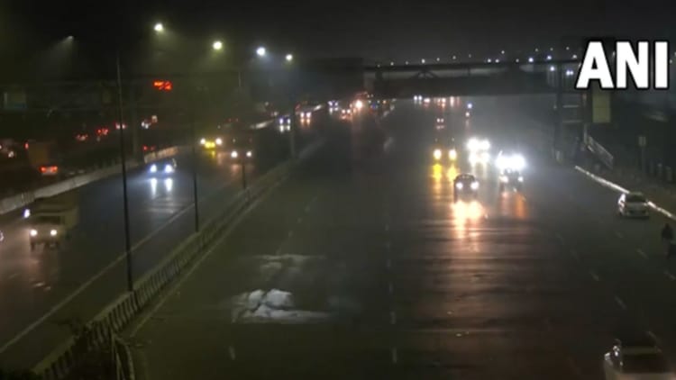 दिल्ली प्रदूषण: सुबह हल्की धुंध की चादर में ढकी रही राजधानी, कई इलाकों में खराब श्रेणी में एक्यूआई