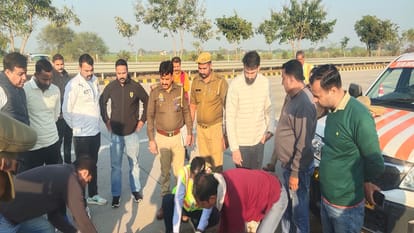 Woman Strangled to Death Body Wrapped in Blanket and Dumped on Yamuna Expressway