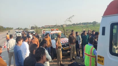 Woman Strangled to Death Body Wrapped in Blanket and Dumped on Yamuna Expressway