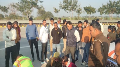 Woman Strangled to Death Body Wrapped in Blanket and Dumped on Yamuna Expressway