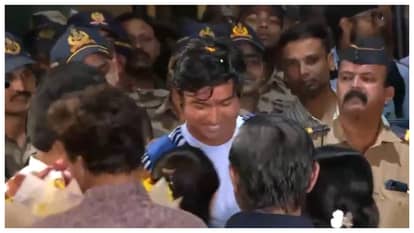 ഐസിസി അണ്ടർ 19 ക്രിക്കറ്റ് ലോകകപ്പ് ചാമ്പ്യൻമാരായ ഇന്ത്യൻ ടീമിന് മുംബൈയിൽ ഗംഭീര വരവേൽപ്പ്