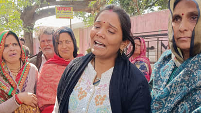 Kanpur: The body of a woman was found hanging