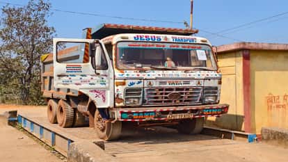 Dantewada News: Dantewada News: RTO cracks down on overloaded vehicles