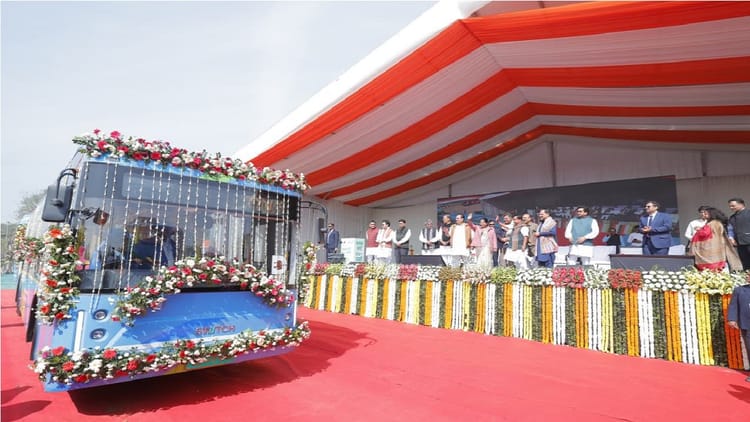 दिल्ली बना देश का सबसे बड़ा ई-बस हब: डीटीसी बेड़े में जुड़ीं 500 नई इलेक्ट्रिक बसें, कुल संख्या 4000 के पार