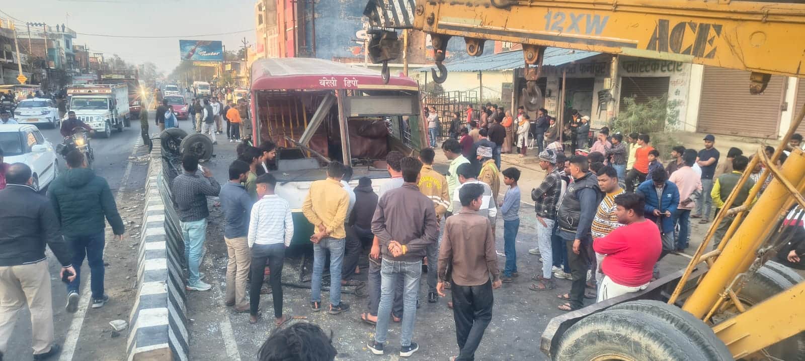 bus overturns on Kasganj-Etah road 25 passengers injured five seriously injured