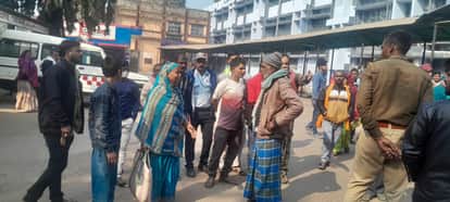 farji doctor Bankar Jawaharlal Nehru medical college aspataal mein marij ke parijan se thagi