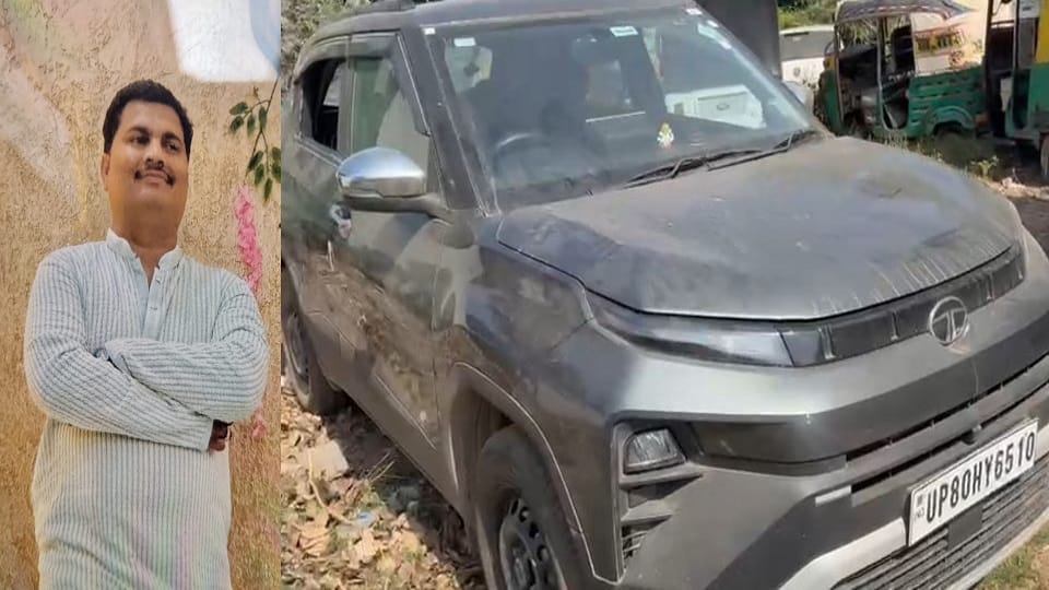 young man shot himself in car in agra