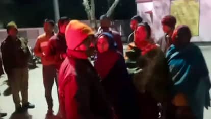 car ran over young women and teenagers on Ganga Expressway in Raebareli three died and four injured