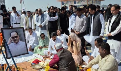 महाराष्ट्र के डिप्टी सीएम अजित पवार की अस्थियां संगम में विसर्जित।