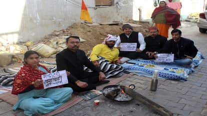 Alankar Agnihotri and Pankaj Dhawariya sit on protest