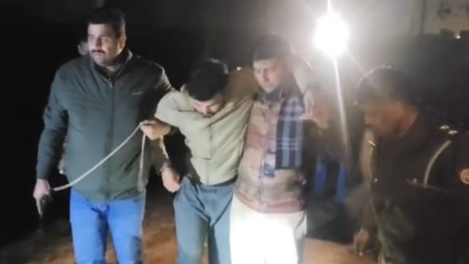 Saharanpur: Police encounter with wanted criminals in cow slaughter, two caught after being shot in the leg