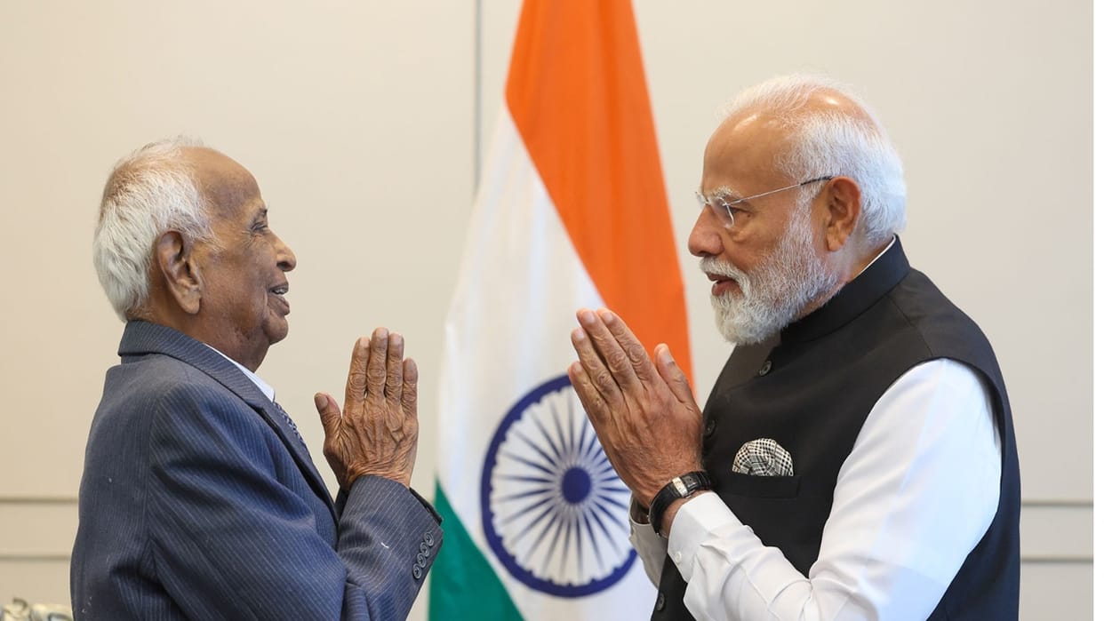 PM Modi Meets INA Veteran Jeyaraj Raja Rao in Malaysia, Pays Tribute to Netaji Subhas Chandra Bose