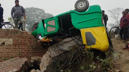 Three children killed and six people injured when a tempo overturned due to fog in Lakhimpur kheri